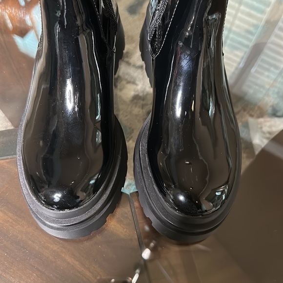 Aldo Bigshot Bootie size 7.5 Black Patent Vegan Leather Chunky Chelsea platform - Picture 8 of 16